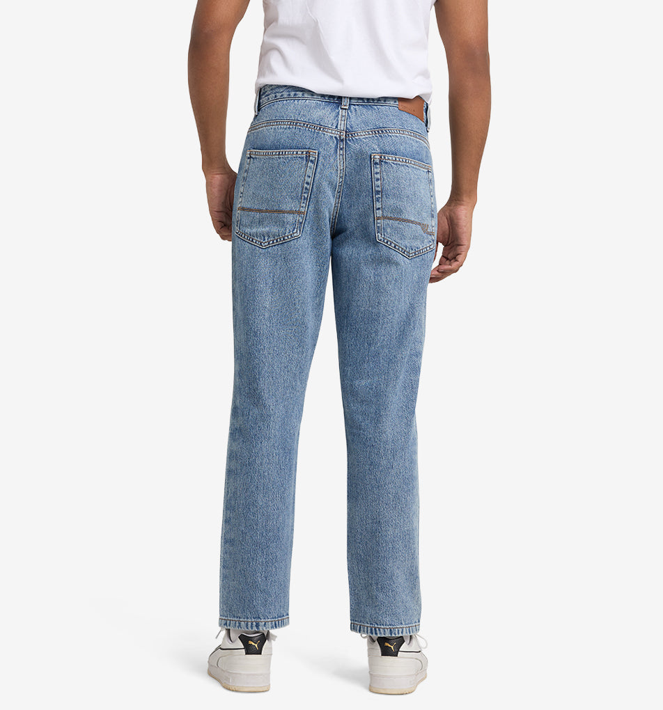 Timeless Tapered Jeans – Light Blue